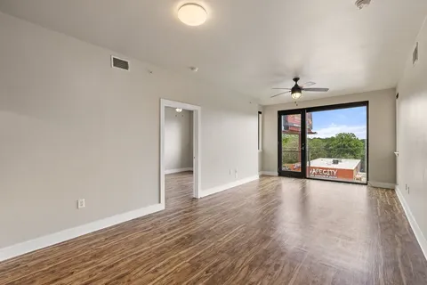 $2,250 | 3016 Guadalupe Street, Unit 303, Austin, TX 78705