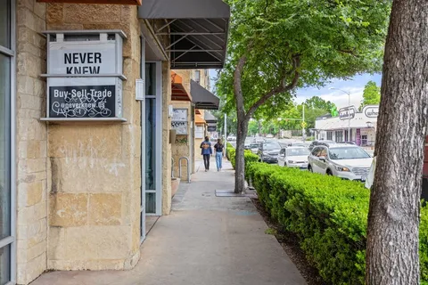 $2,250 | 3016 Guadalupe Street, Unit 303, Austin, TX 78705