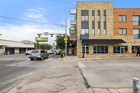 $2,250 | 3016 Guadalupe Street, Unit 303, Austin, TX 78705