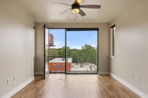$2,250 | 3016 Guadalupe Street, Unit 303, Austin, TX 78705