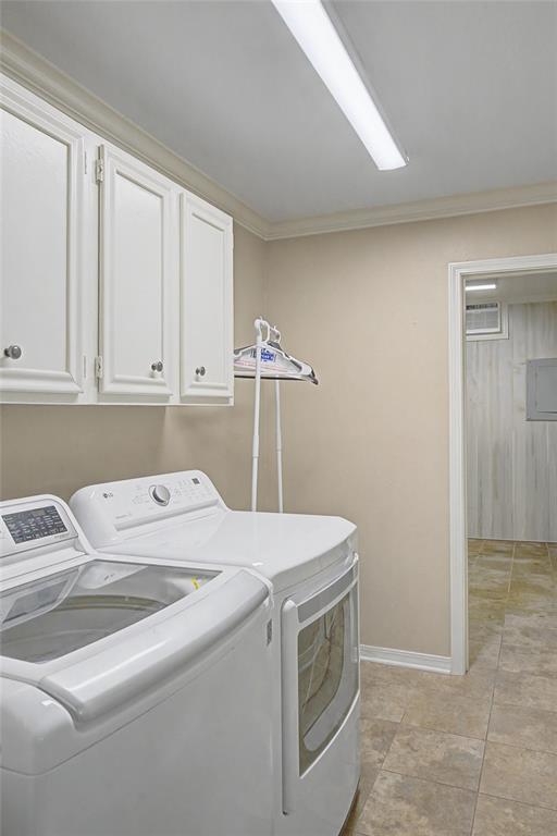 10056 Alondra Street Shreveport, LA 71115 - Photo 14 of 31 a utility room with dryer and washer