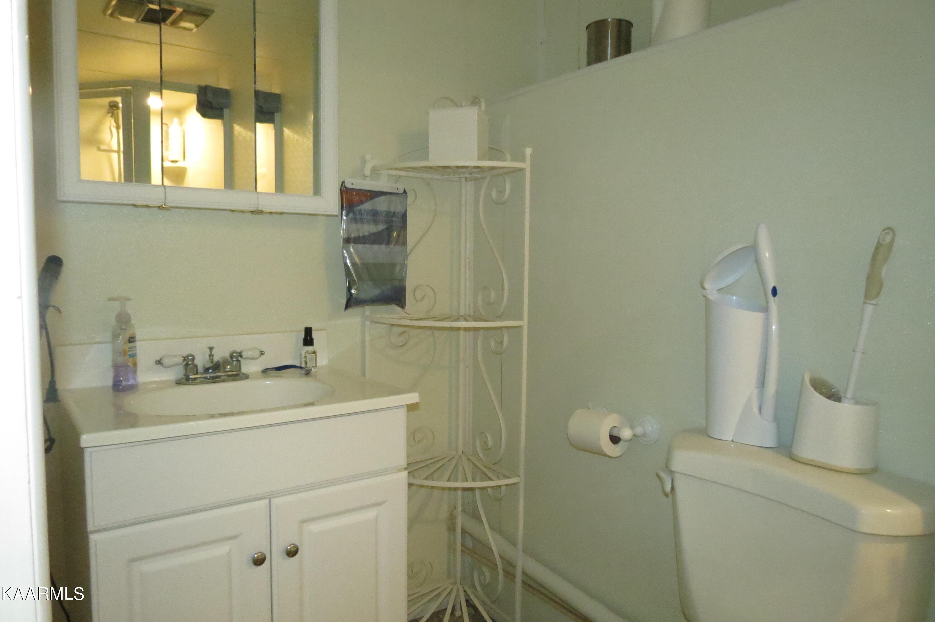 202 Outer Drive Oak Ridge, TN 37830 - Photo 15 of 20 Bathroom 2 Downstairs