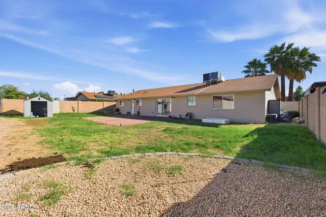 a view of a house with a backyard