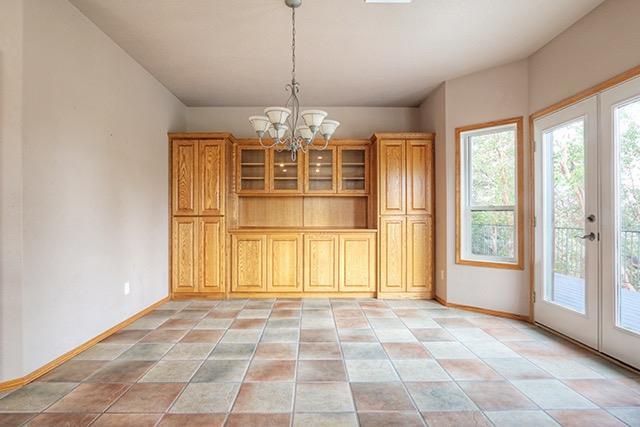 6643 Donaldson Road Grants Pass, OR 97526 - Photo 11 of 35 Dining room to deck