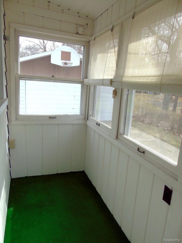 4615 Port Austin Road Caseville, MI 48725 - Photo 21 of 26 mud or sand room.jpg