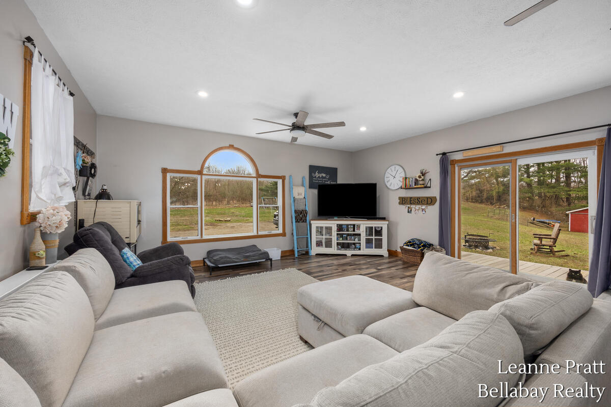 3840 Harrington Road Delton, MI 49046 - Photo 13 of 32 3840-Harrington_007