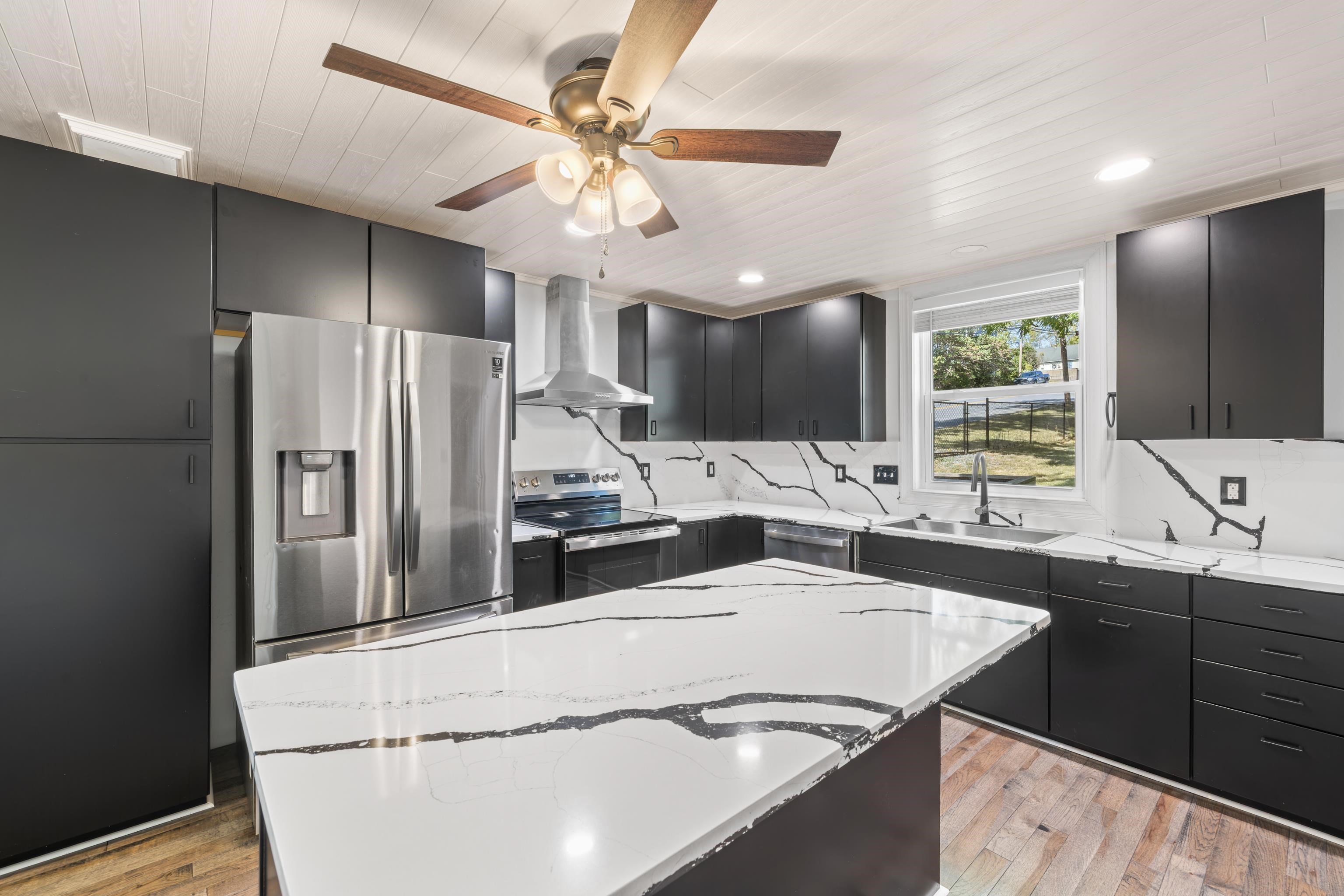 477 Chestnut Avenue Waynesboro, VA 22980 - Photo 2 of 49