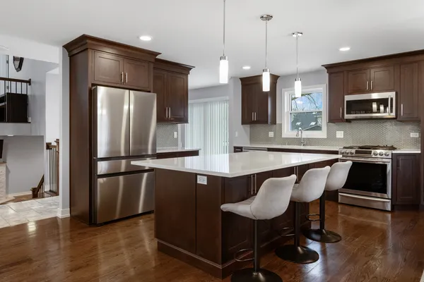 $599,000 | 140 Spring Oaks Drive, Wood Dale, IL 60191