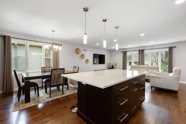 $599,000 | 140 Spring Oaks Drive, Wood Dale, IL 60191