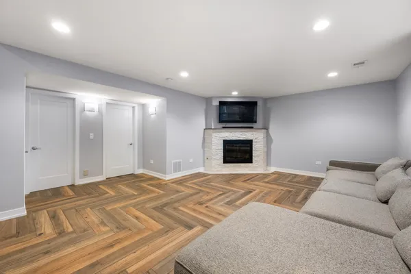 $599,000 | 140 Spring Oaks Drive, Wood Dale, IL 60191