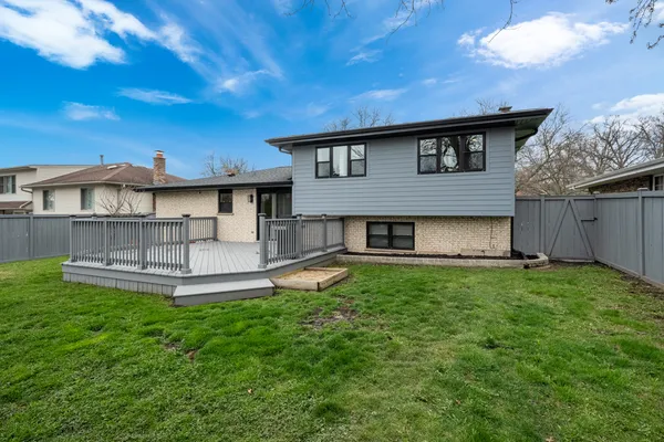 $599,000 | 140 Spring Oaks Drive, Wood Dale, IL 60191