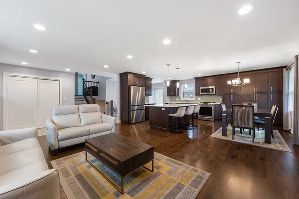 $599,000 | 140 Spring Oaks Drive, Wood Dale, IL 60191