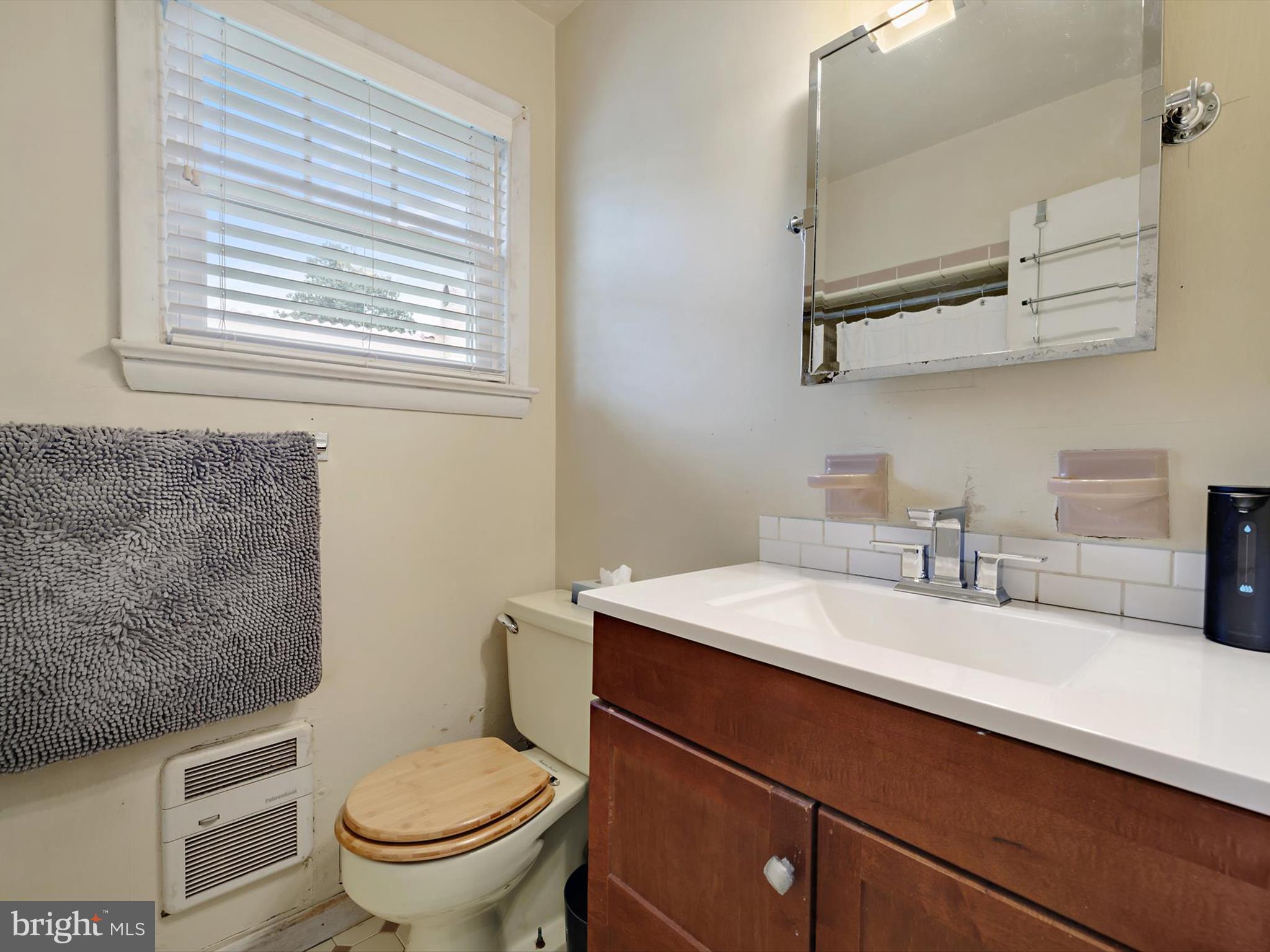 6204 Lombard Street Cheverly, MD 20785 - Photo 22 of 57 Main floor full bath