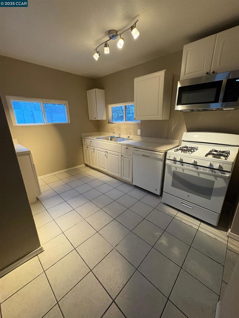 418 Third Street Rodeo, CA 94572 - Photo 4 of 8