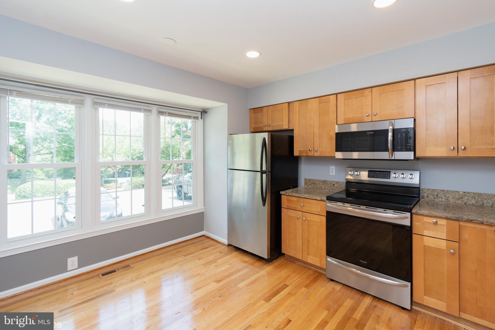 Kitchen offers new SS appliances