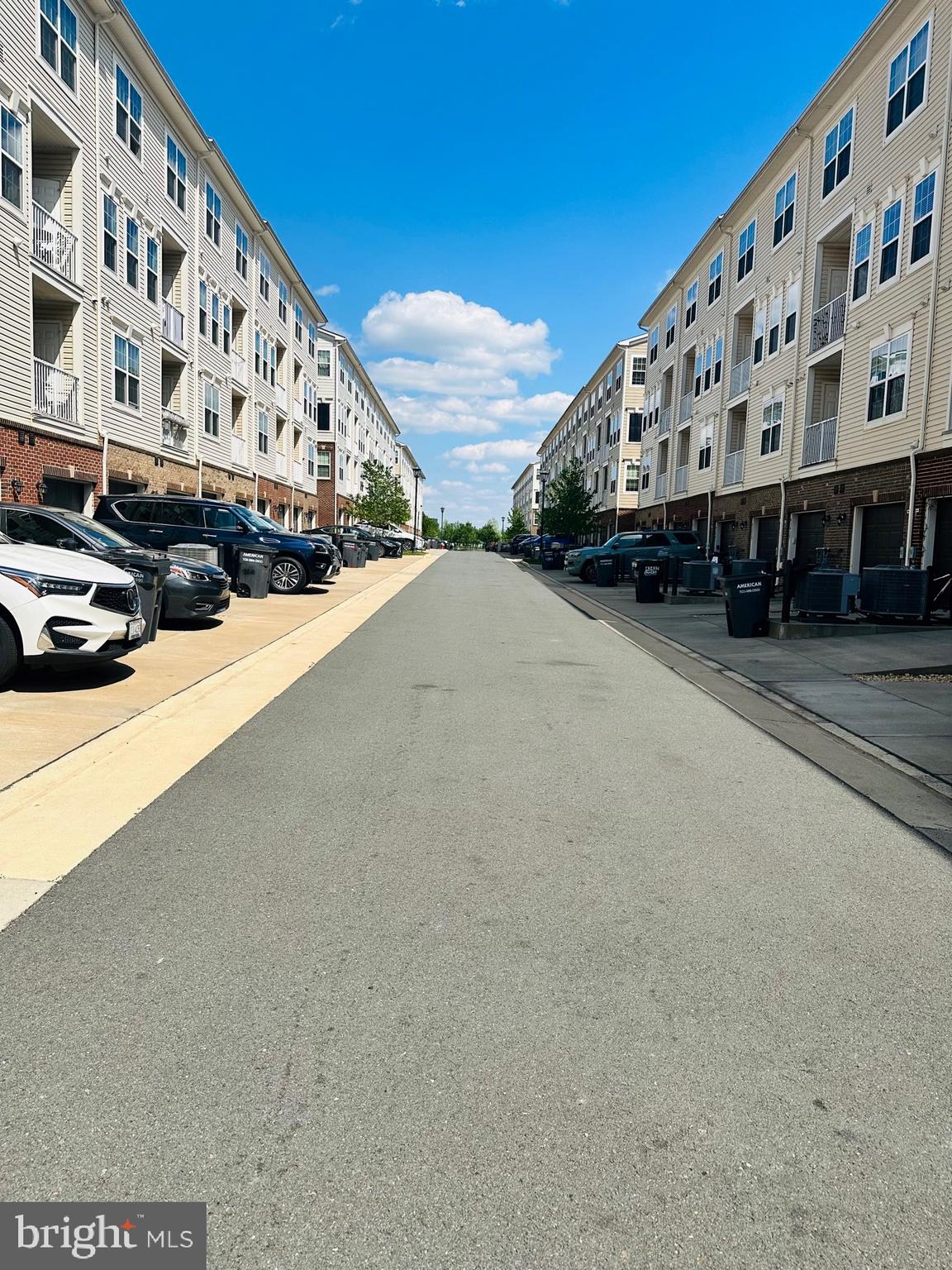 43427 Town Gate Square Chantilly, VA 20152 - Photo 4 of 11 a large building with a street