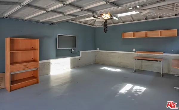 a view of livingroom with furniture