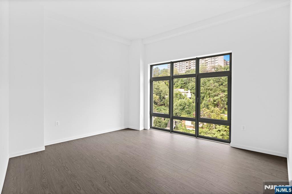 143 Old River Road, Unit 601 Edgewater, NJ 07020 - Photo 7 of 27 Gallery Image 7