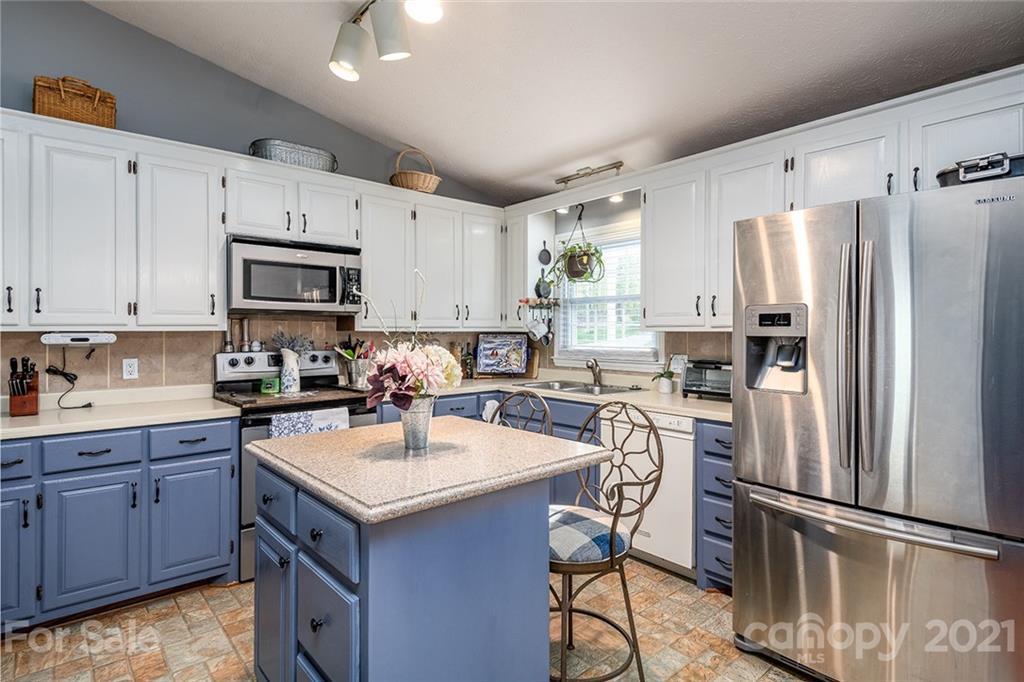 4945 Burkemont Road Morganton, NC 28655 - Photo 5 of 43 Gallery Image 5