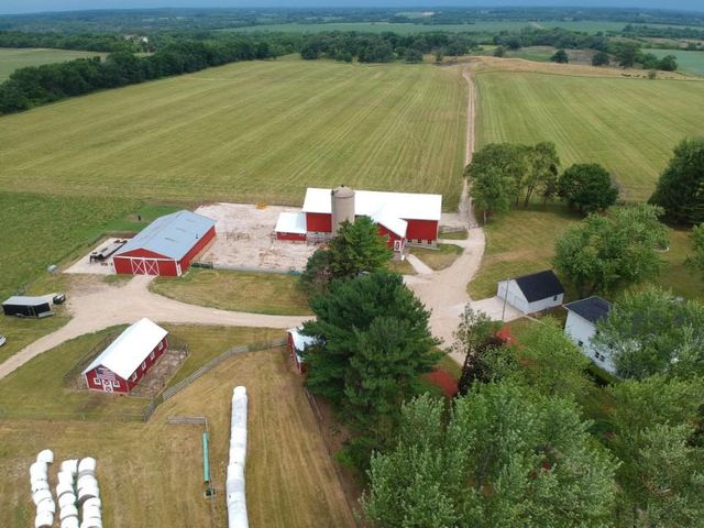 W4222 County Rd A, Elkhorn, WI 53121