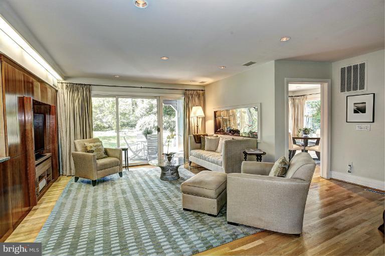 4872 Reservoir Road Northwest Washington, DC 20007 - Photo 12 of 24 Family Room