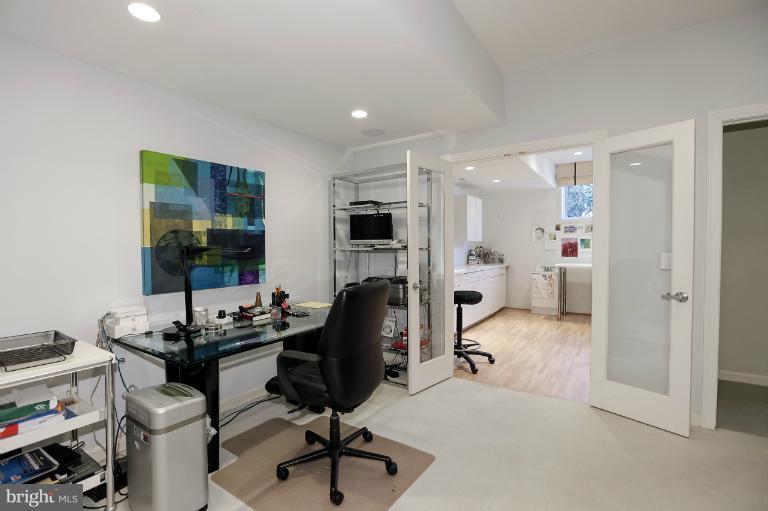 4872 Reservoir Road Northwest Washington, DC 20007 - Photo 16 of 24 Interior (General)