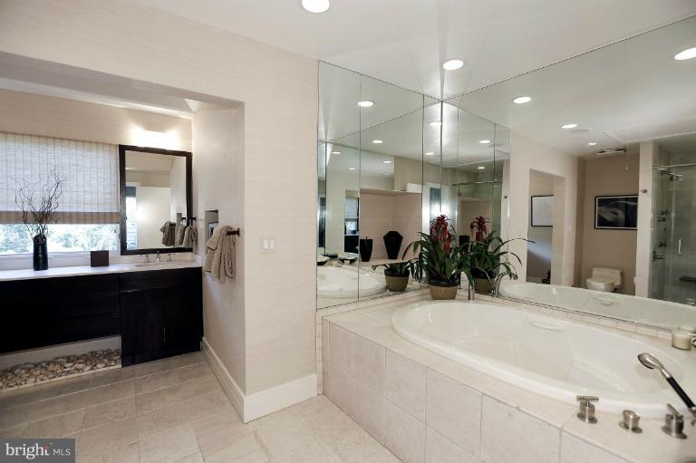 4872 Reservoir Road Northwest Washington, DC 20007 - Photo 3 of 24 Bath (Master)