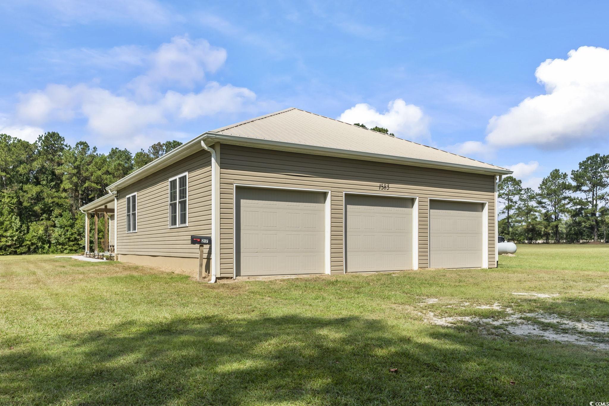 1585 Daisy Road Loris, SC 29569 - Photo 4 of 48 View of detached garage
