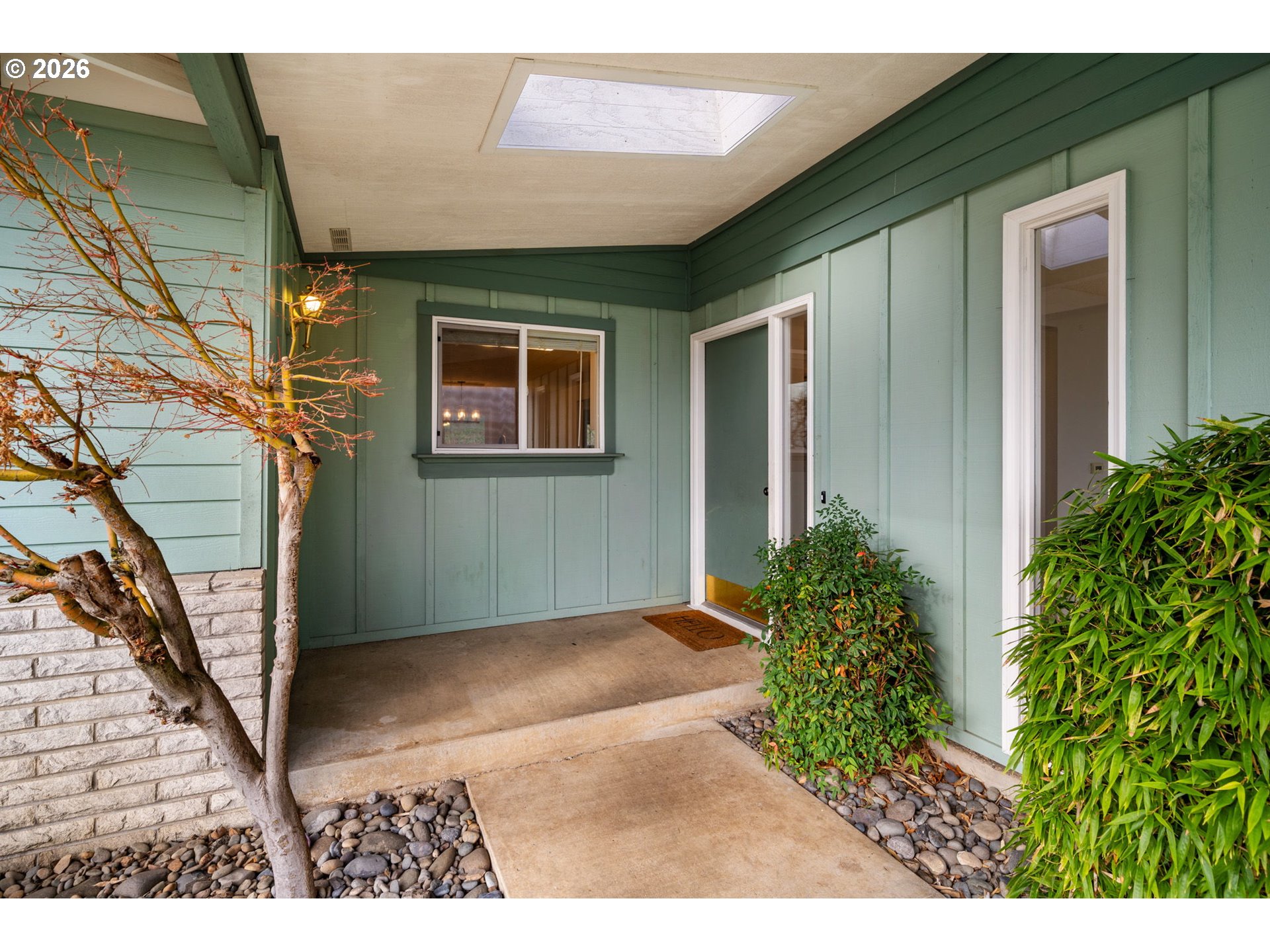 5546 Sinclair Street West Linn, OR 97068 - Photo 4 of 46 a front view of a house with garden