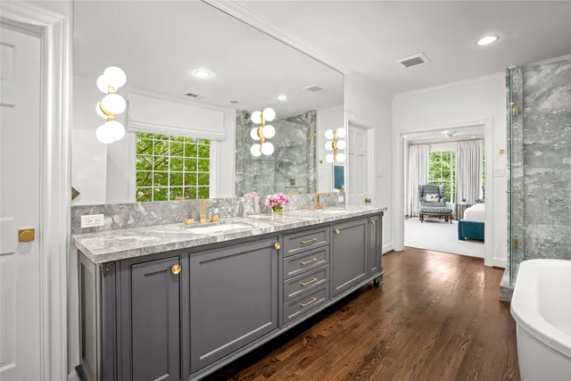 $2,775,000 | 5527 Briar Drive, Houston, TX 77056