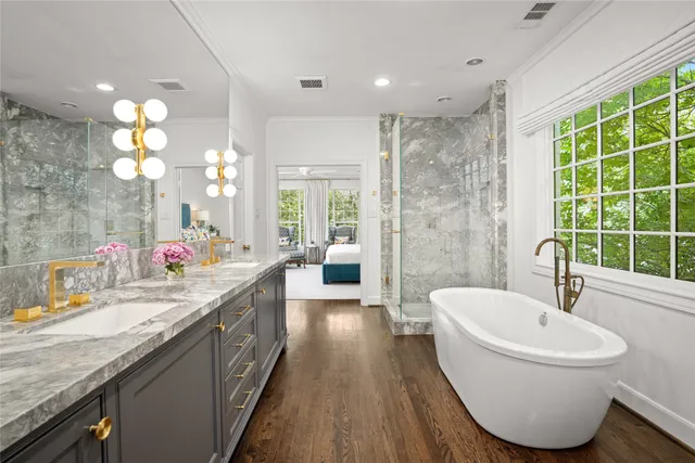 $2,775,000 | 5527 Briar Drive, Houston, TX 77056