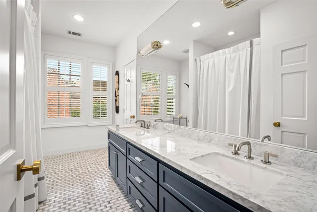 $2,775,000 | 5527 Briar Drive, Houston, TX 77056