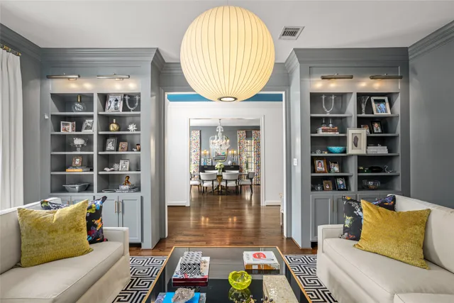 $2,775,000 | 5527 Briar Drive, Houston, TX 77056