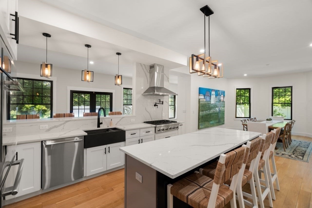 283 Walnut Street Wellesley, MA 02481 - Photo 10 of 33