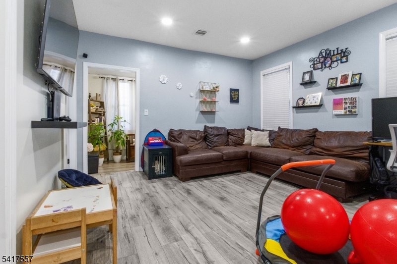 103 Rutherford Place North Arlington, NJ 07031 - Photo 4 of 16