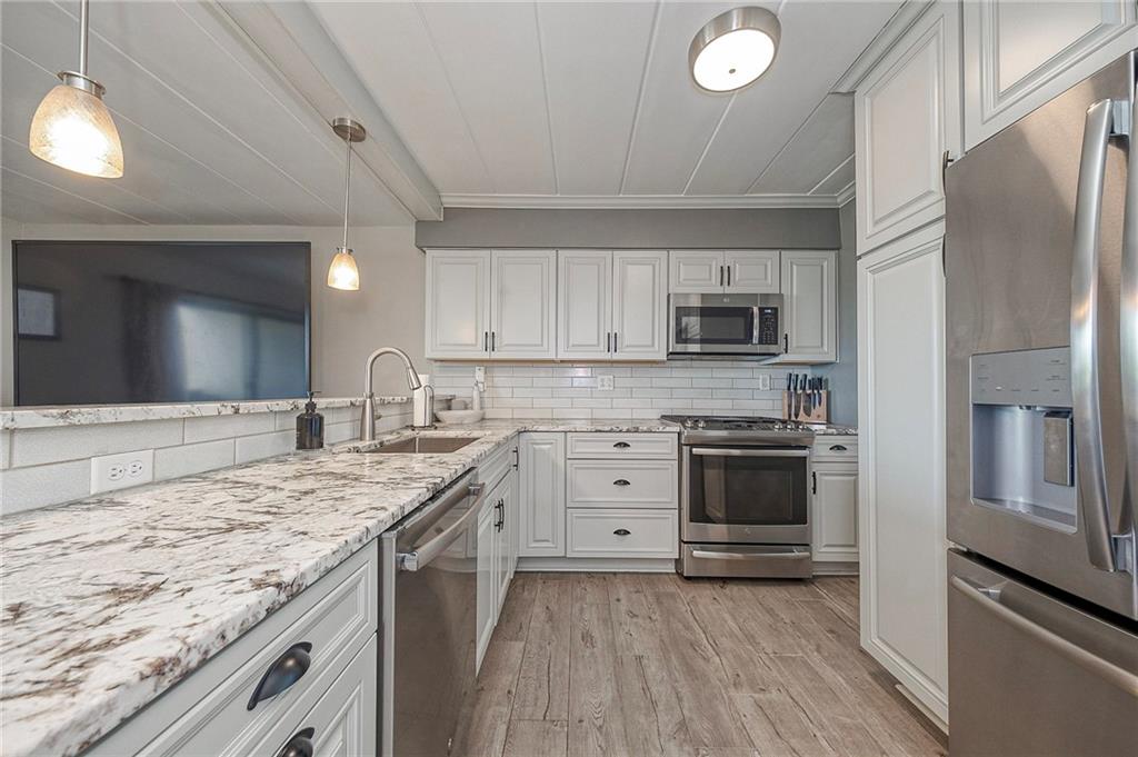 2034 Swallow Hill Road, Unit 220 Pittsburgh, PA 15220 - Photo 2 of 19