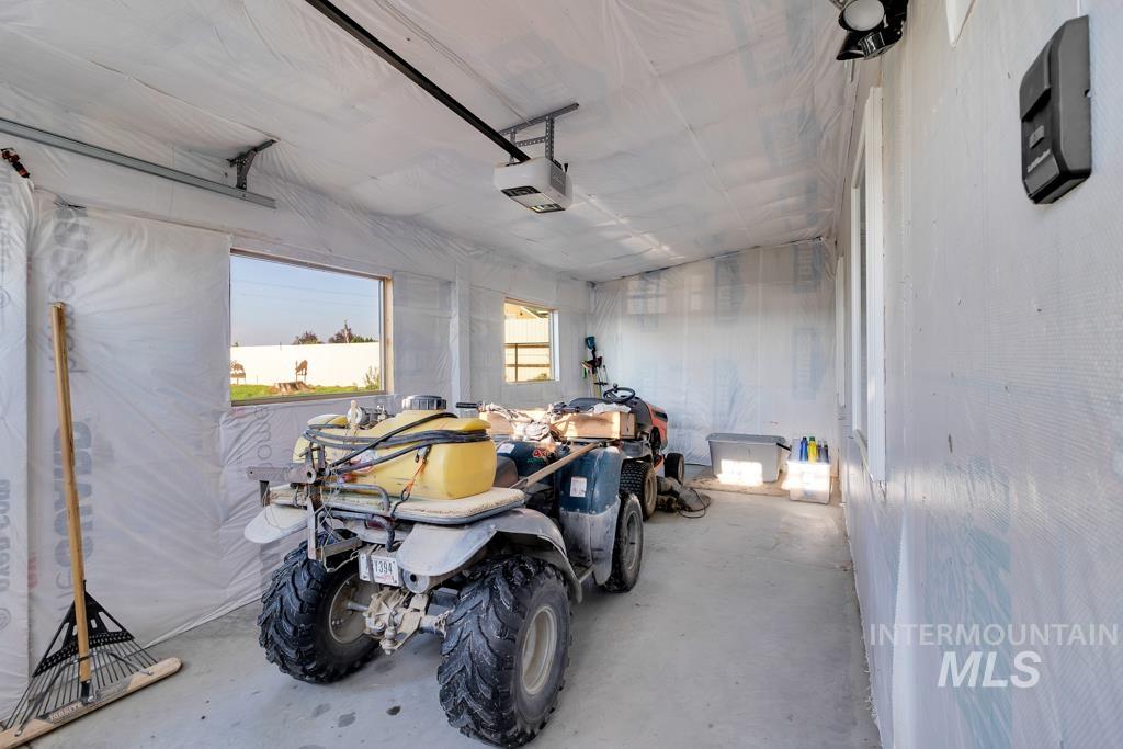 2530 4000 North Filer, ID 83328 - Photo 26 of 48 Garage with a garage door opener