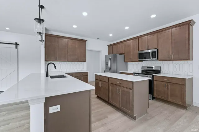 $499,900 | 964 East 400 South, Bringhurst, IN 46913