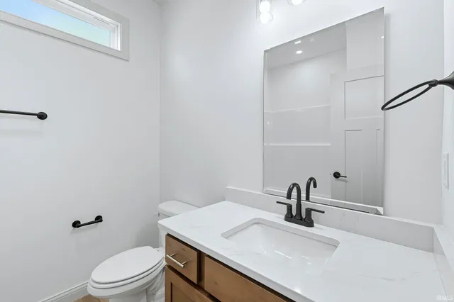 $499,900 | 964 East 400 South, Bringhurst, IN 46913