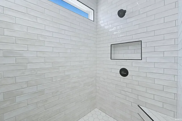 $499,900 | 964 East 400 South, Bringhurst, IN 46913