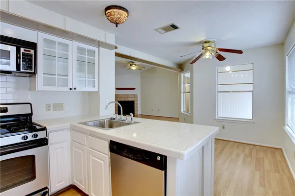 $1,895 | 5910 Jacob Glen, Austin, TX 78727