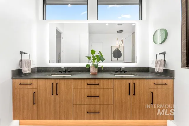 $948,000 | 2142 East Granite Cove Lane, Eagle, ID 83616