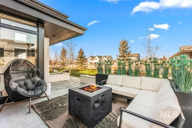 $948,000 | 2142 East Granite Cove Lane, Eagle, ID 83616