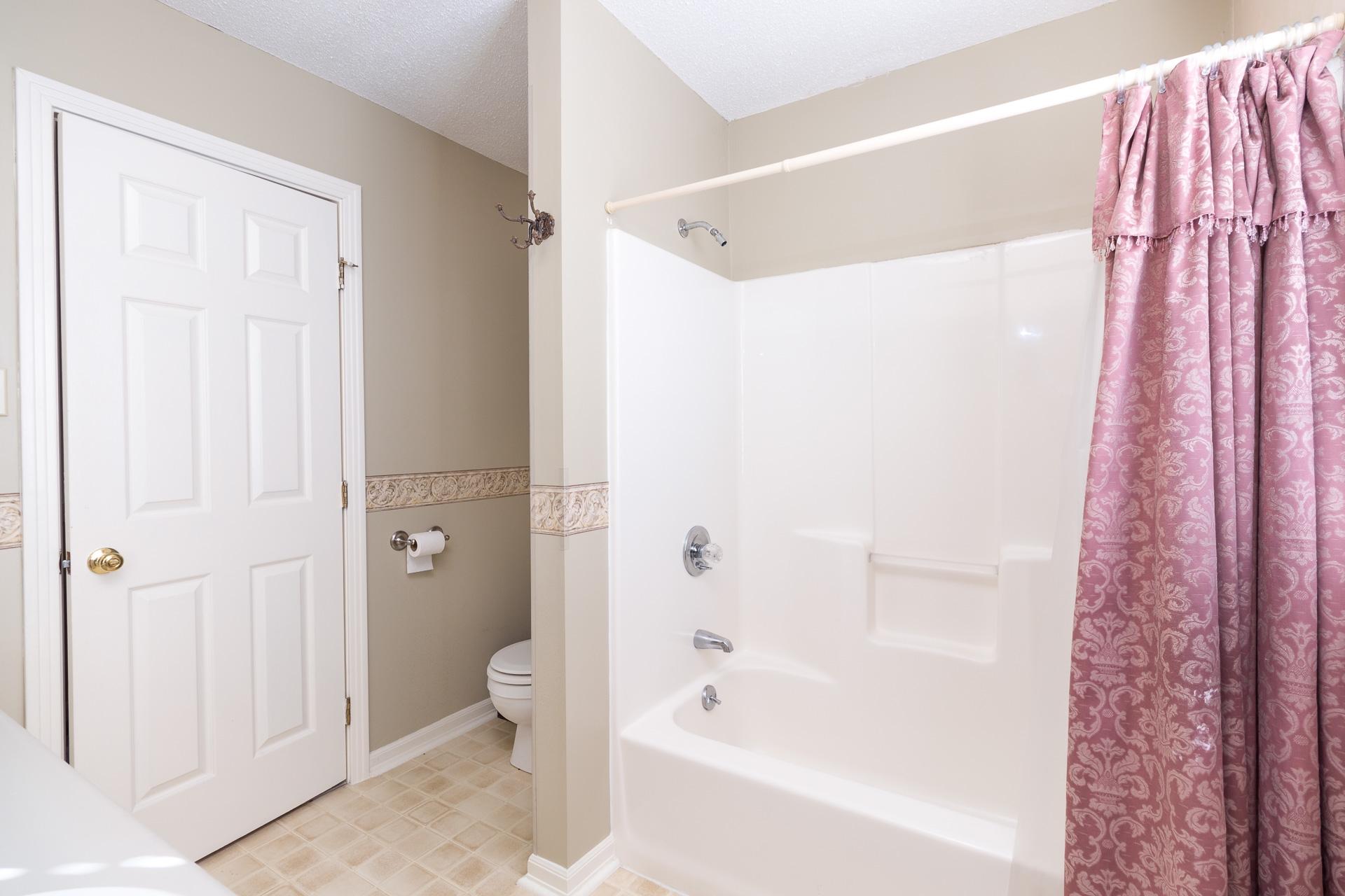 115 Tiffany Place Oak Ridge, TN 37830 - Photo 21 of 26 Upstairs Bath (3)