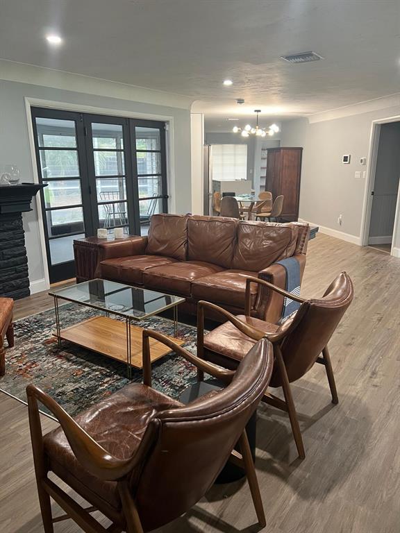 905 West 11th Avenue Mount Dora, FL 32757 - Photo 13 of 25 a living room with a couch and a table