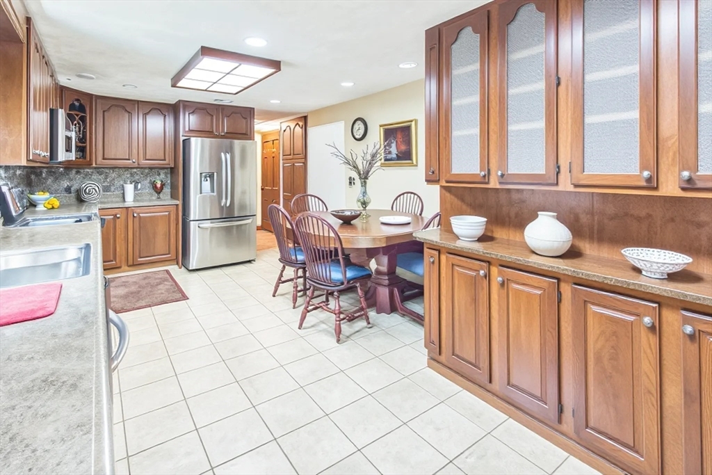 37 Colonial Way Rehoboth, MA 02769 - Photo 5 of 22 Gallery Image 5