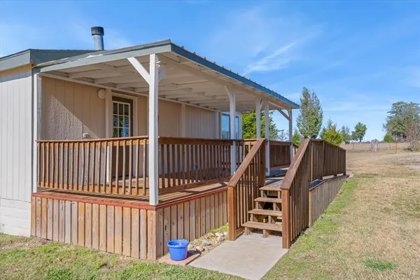 a view of a house with a backyard