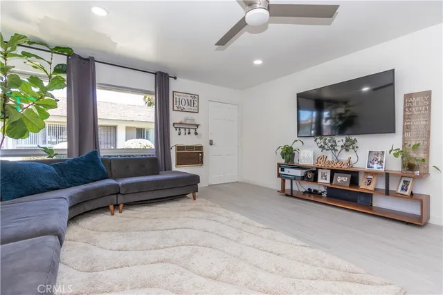 $679,000 | 14802 Newport Avenue, Unit 18C, Tustin, CA 92780