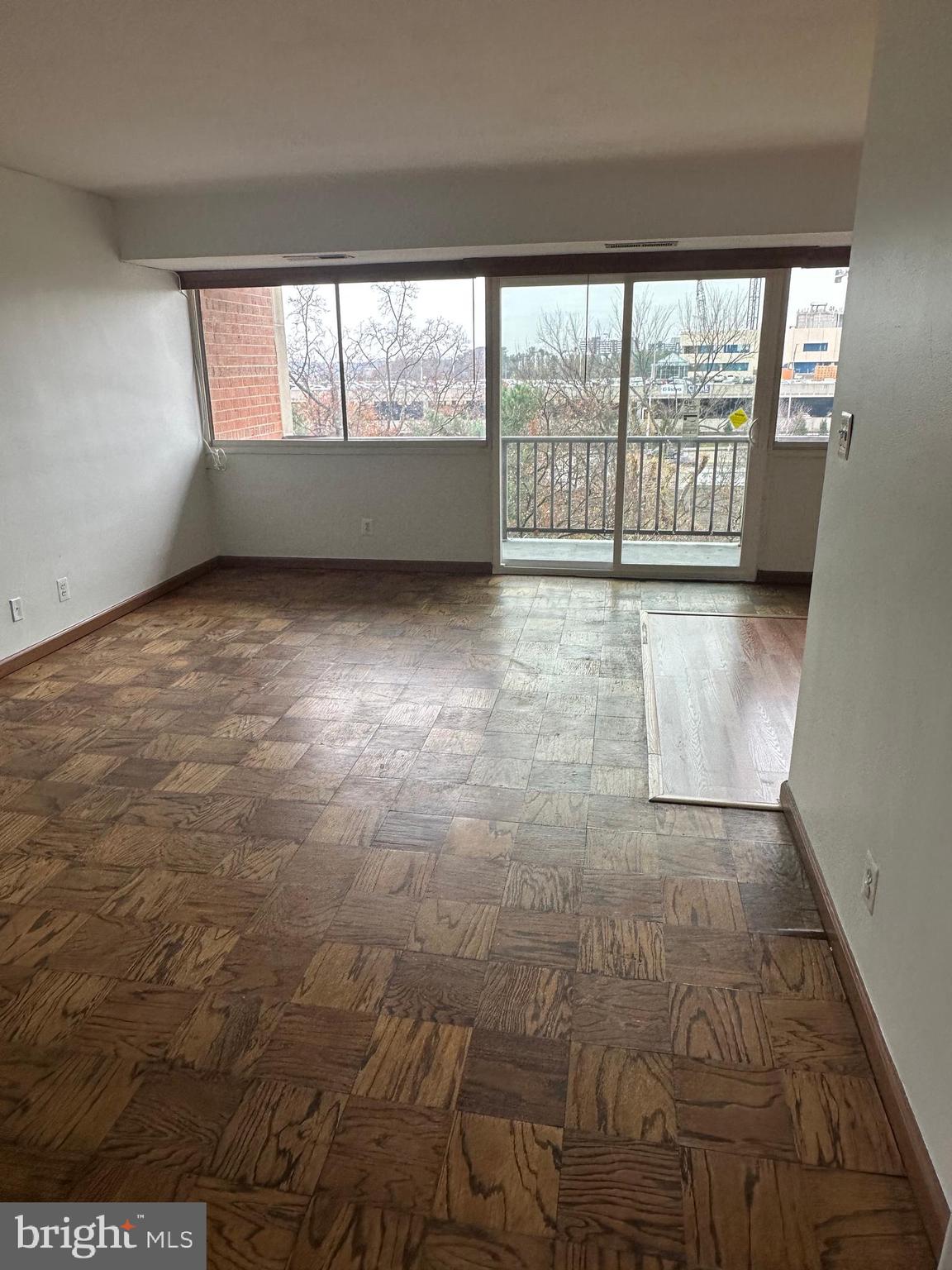 5801 Quantrell Avenue, Unit 407 Alexandria, VA 22312 - Photo 6 of 14 en empty room with windows