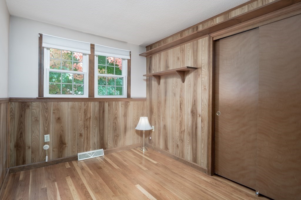 10 Plainfield Road Pepperell, MA 01463 - Photo 12 of 41